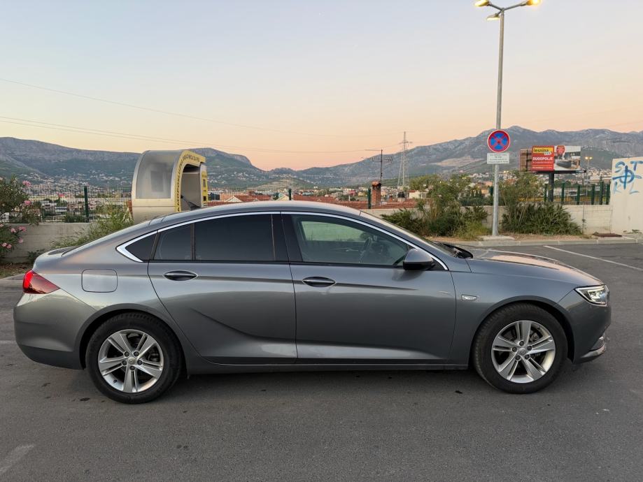 Opel Insignia (121 kW) - PRVI VLASNIK, LED Matrix, NOVE PREMIUM GUME, fotografija 4