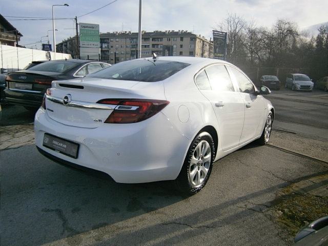 Opel insignia bose