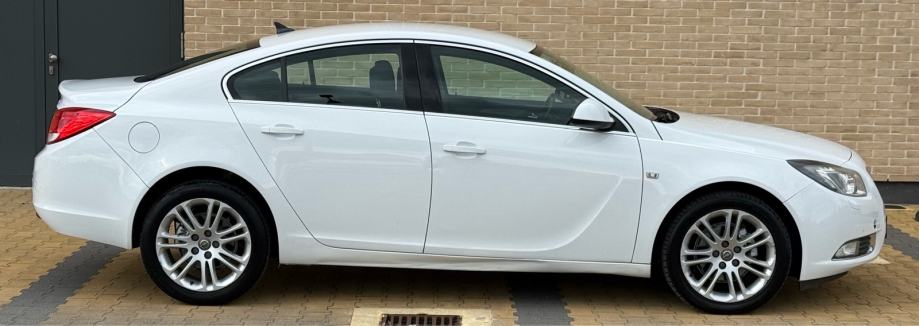 Opel Insignia 2.0 CDTI•Cosmo•Automatska klima•Tempomat•Koža•Xenon•Nav, fotografija 12