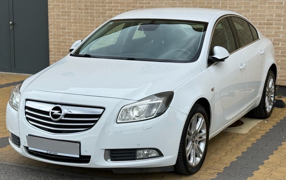 Opel Insignia 2.0 CDTI•Cosmo•Automatska klima•Tempomat•Koža•Xenon•Nav, fotografija 2