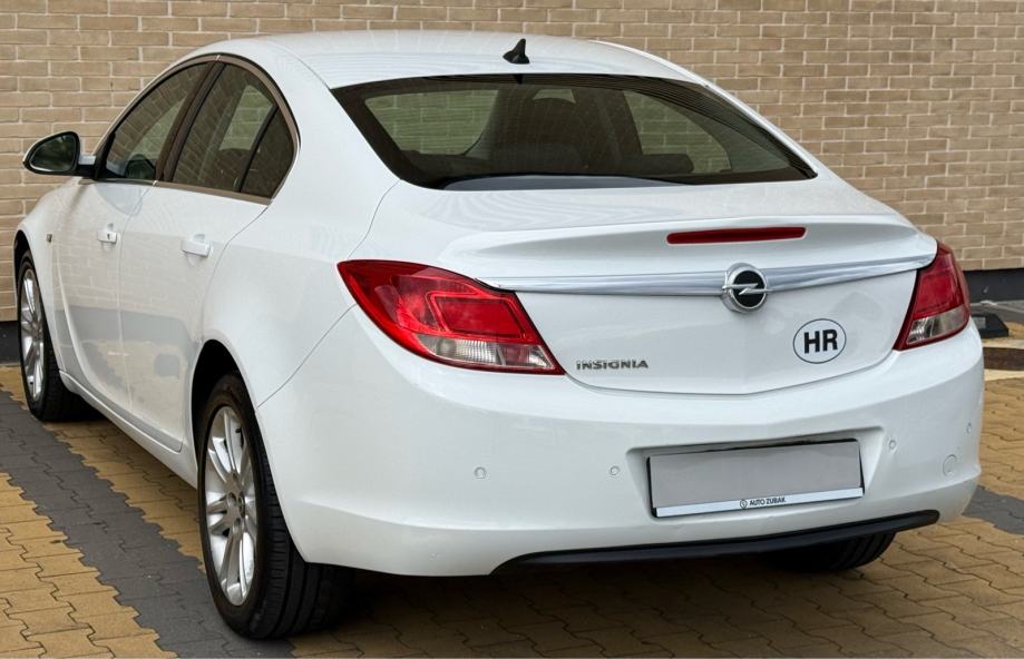 Opel Insignia 2.0 CDTI•Cosmo•Automatska klima•Tempomat•Koža•Xenon•Nav, fotografija 7