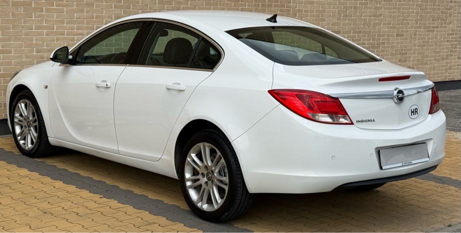 Opel Insignia 2.0 CDTI•Cosmo•Automatska klima•Tempomat•Koža•Xenon•Nav, fotografija 8