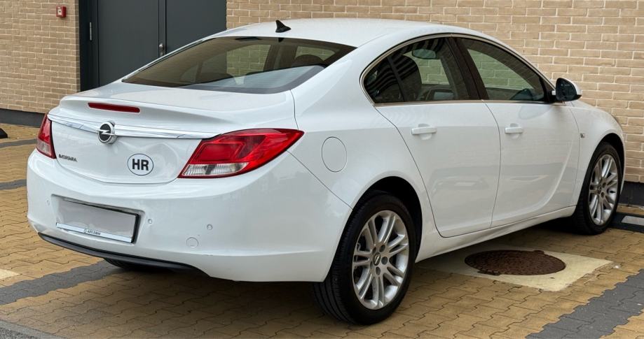 Opel Insignia 2.0 CDTI•Cosmo•Automatska klima•Tempomat•Koža•Xenon•Nav, fotografija 10