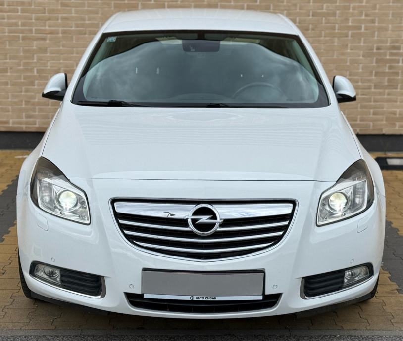 Opel Insignia 2.0 CDTI•Cosmo•Automatska klima•Tempomat•Koža•Xenon•Nav, fotografija 3