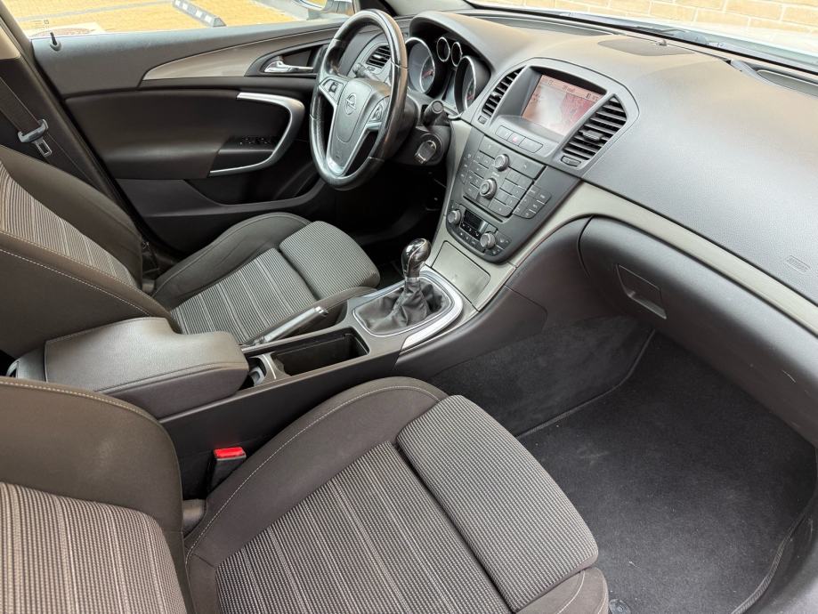 Opel Insignia 2.0 CDTI•Cosmo•Automatska klima•Tempomat•Koža•Xenon•Nav, fotografija 17