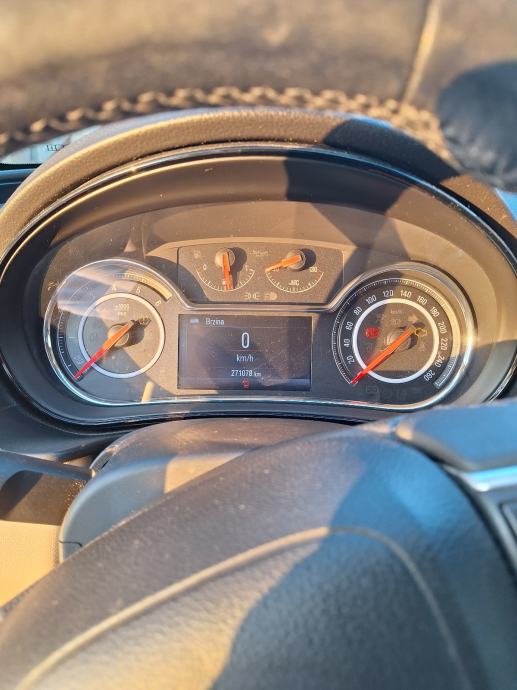 Opel Insignia 2,0 CDTI, fotografija 9
