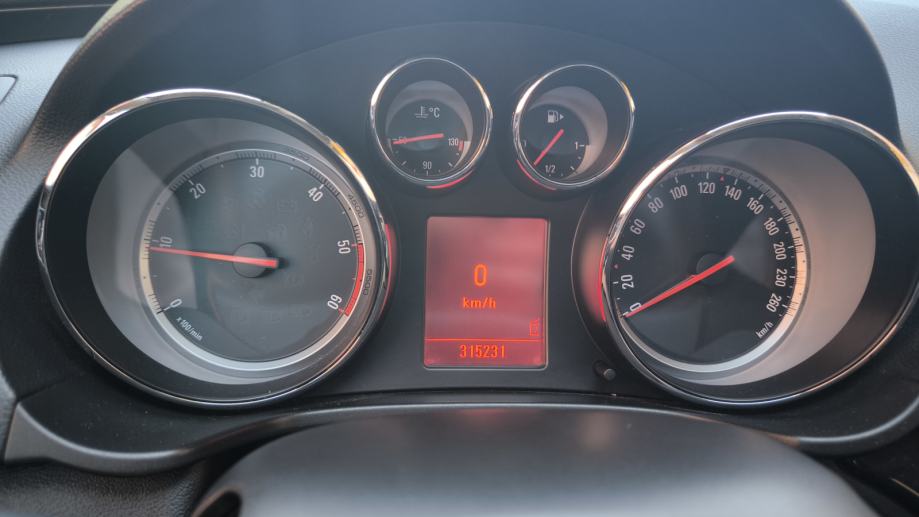 Opel Insignia 2,0 CDTI, fotografija 13