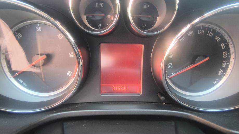 Opel Insignia 2,0 CDTI, fotografija 8