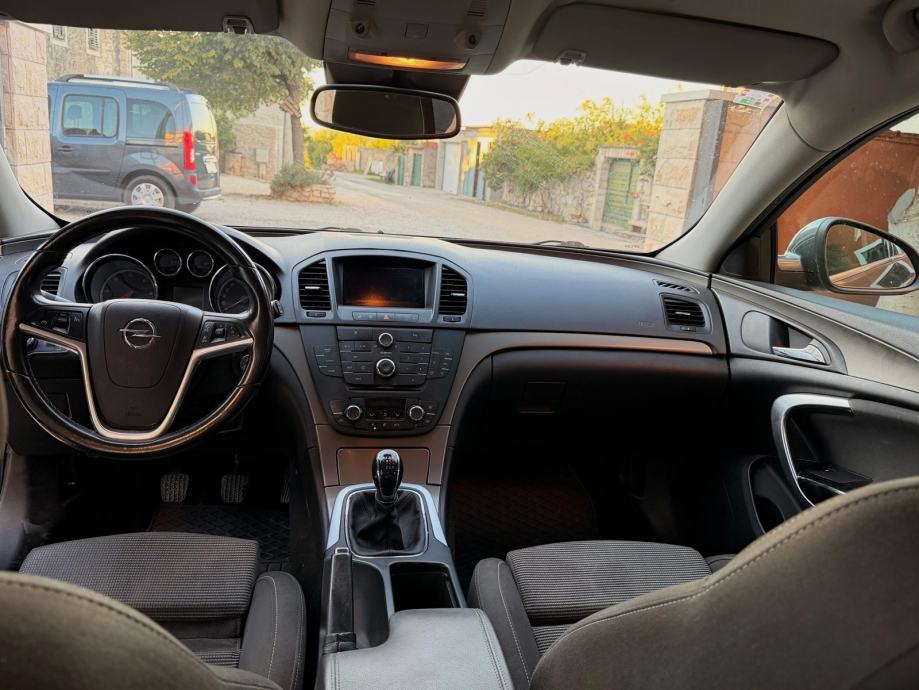 Opel Insignia 2,0 CDTI, fotografija 7