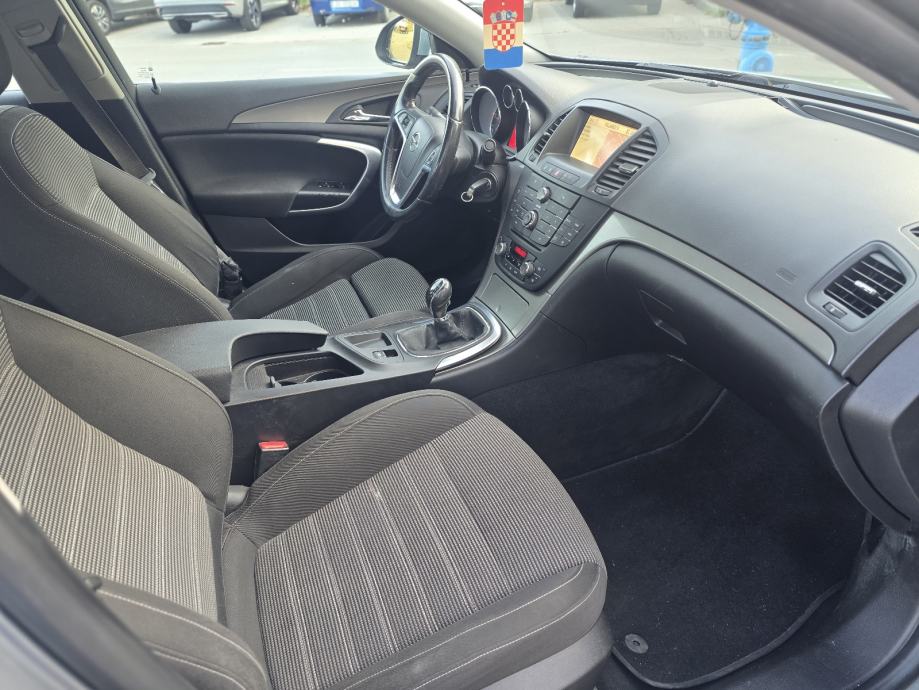 Opel Insignia 2,0 CDTI, fotografija 2