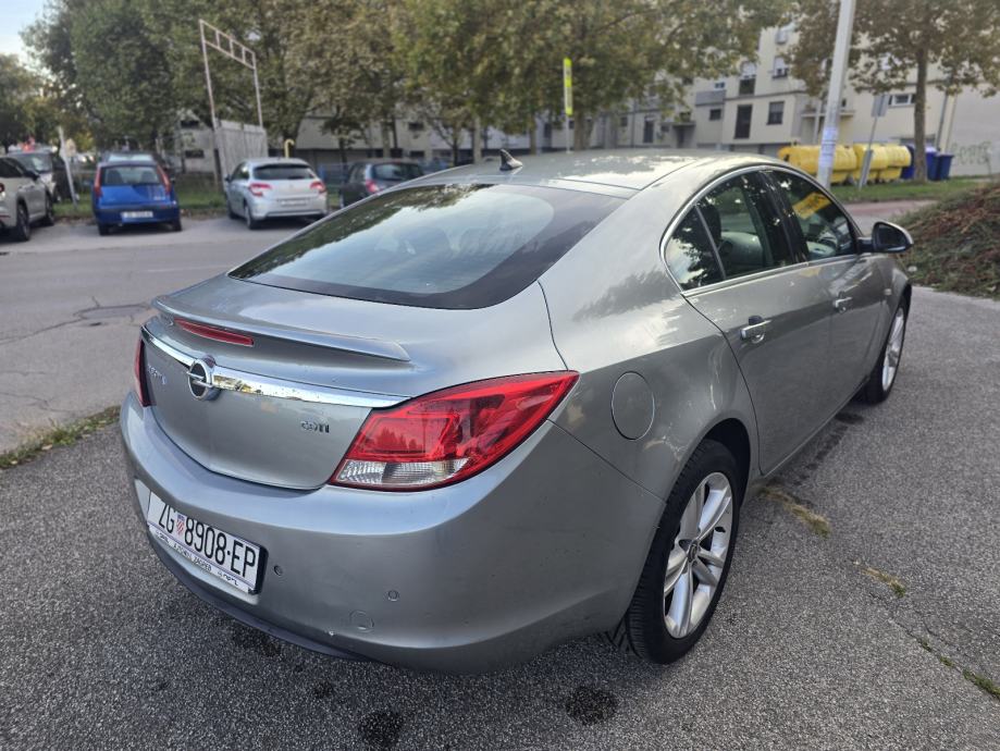 Opel Insignia 2,0 CDTI, fotografija 3