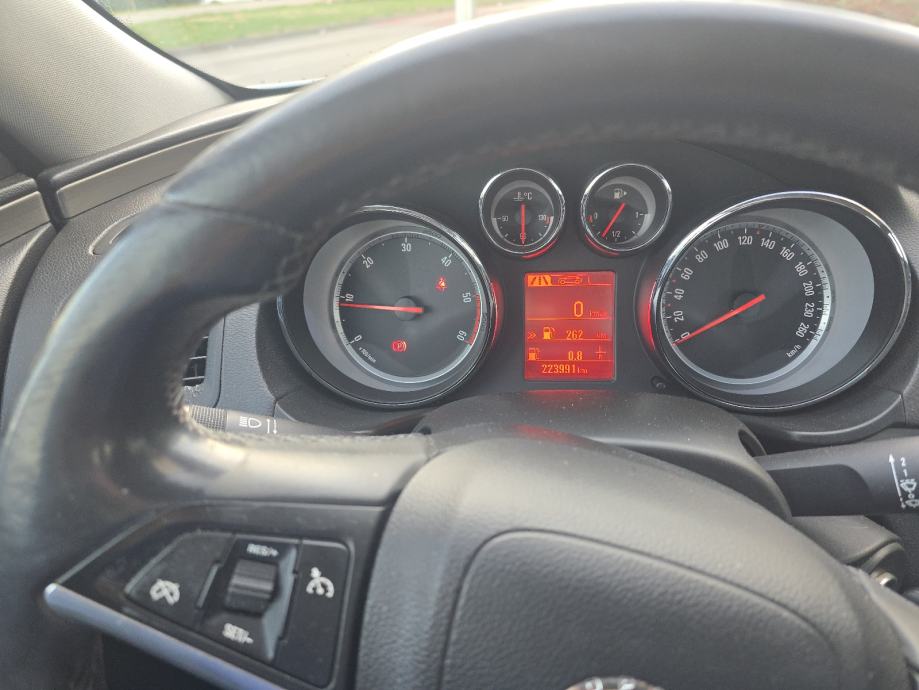 Opel Insignia 2,0 CDTI, fotografija 7