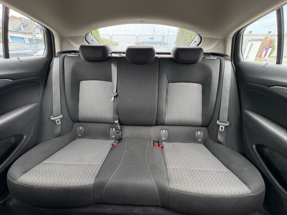 Opel Insignia Grand Sport 1,6 CDTI, fotografija 13