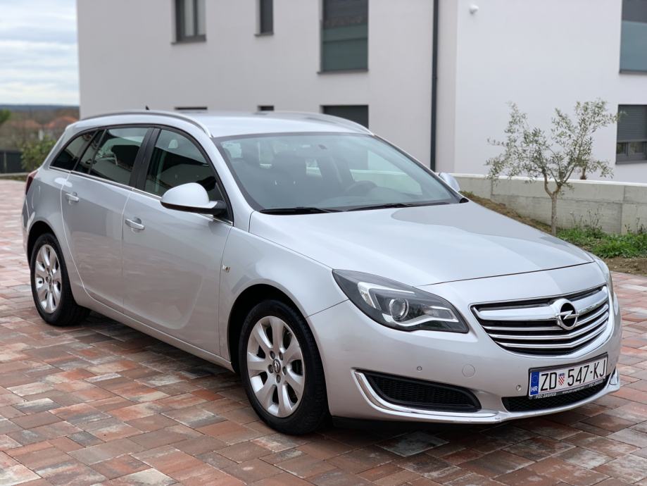 Opel Insignia Karavan 2,0 CDTI , 2 seta guma, reg 11/20, kupljena u HR