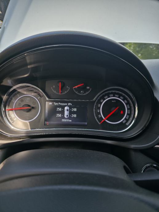 Opel Insignia Karavan 2,0 CDTI, fotografija 4