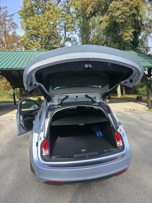 Opel Insignia Karavan 2,0 CDTI, fotografija 8
