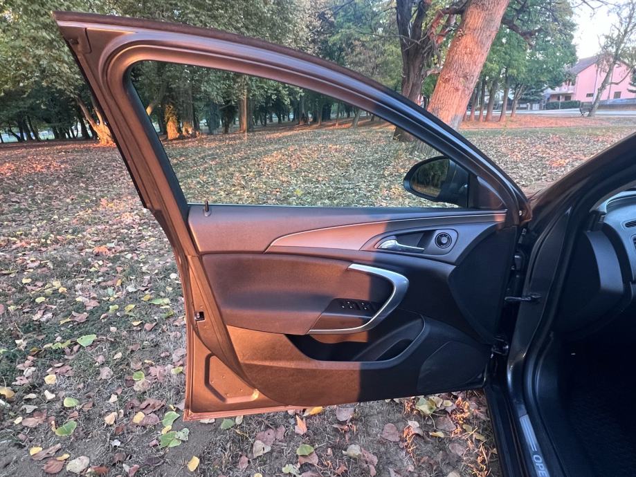 Opel Insignia (Sports tourer) 2.0 CDTI, fotografija 17