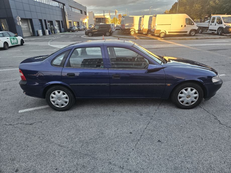 Opel Vectra 1,6 i 16V, fotografija 3
