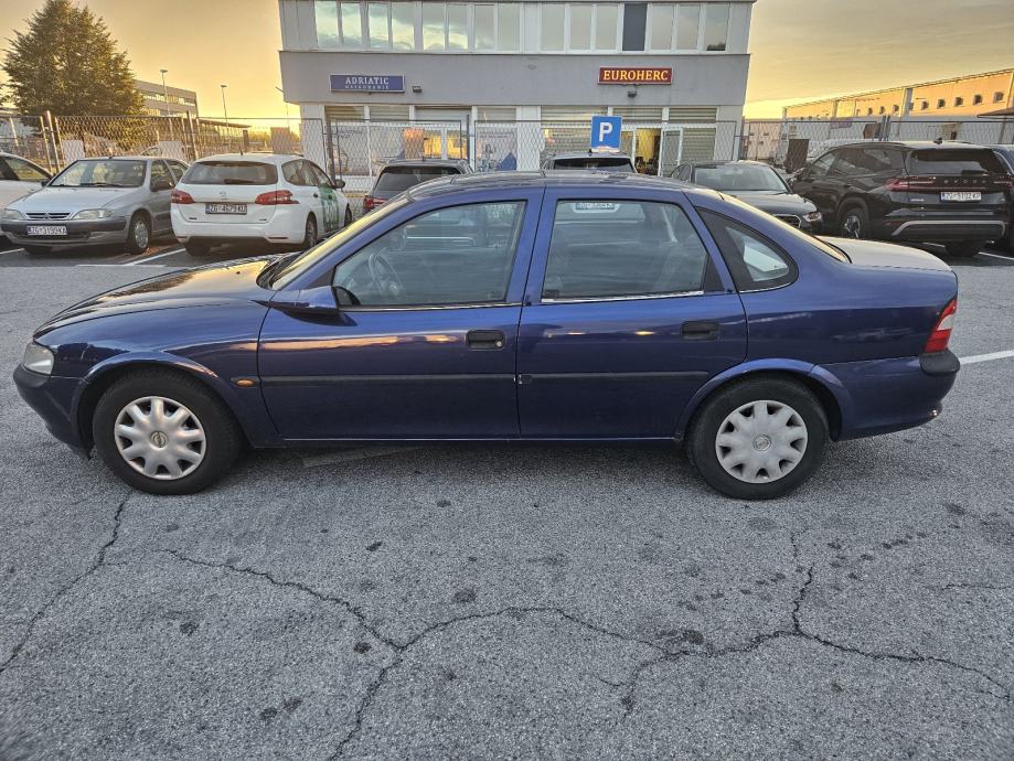 Opel Vectra 1,6 i 16V, fotografija 4