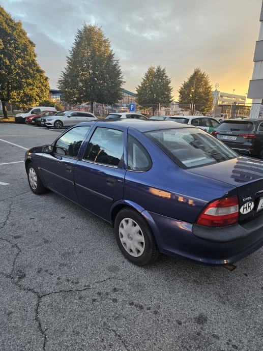 Opel Vectra 1,6 i 16V, fotografija 5