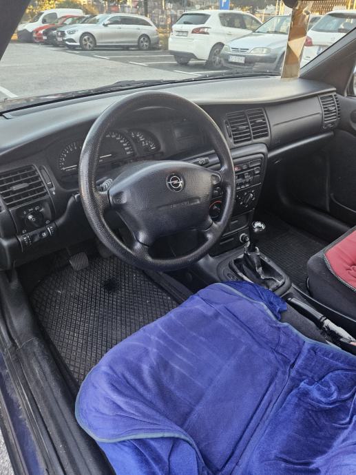 Opel Vectra 1,6 i 16V, fotografija 8
