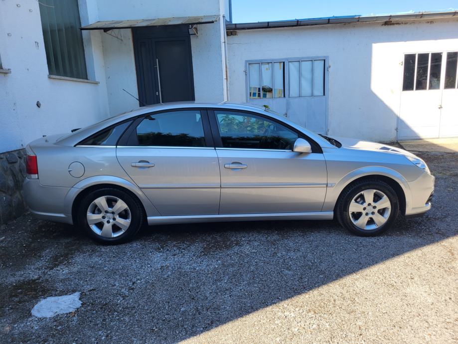 OPEL VECTRA 1.8 1. VLASNIK RAČUN DVOJNA KLIMA XENON ALU REG 09/2027, fotografija 5