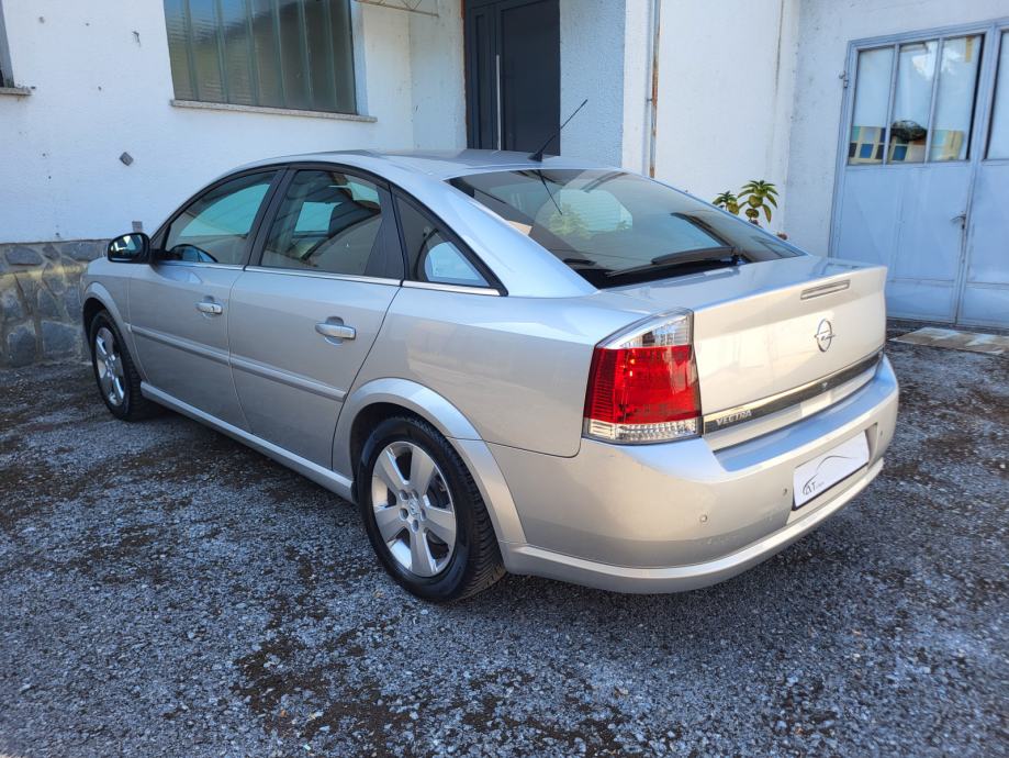 OPEL VECTRA 1.8 1. VLASNIK RAČUN DVOJNA KLIMA XENON ALU REG 09/2027, fotografija 8