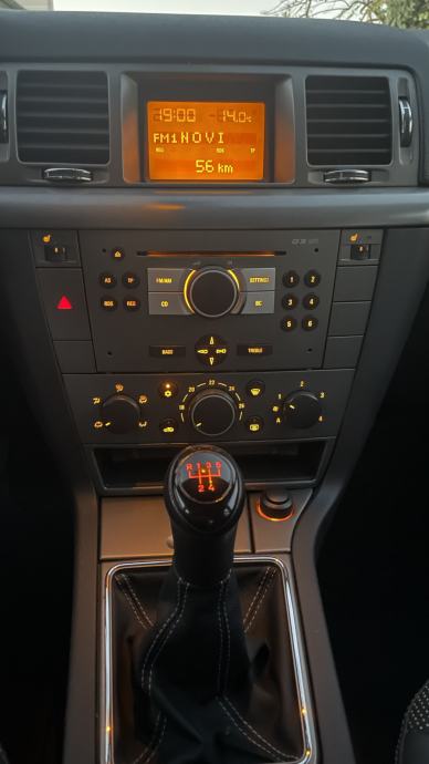 Opel Vectra 1,8 16V OPC Line, fotografija 14