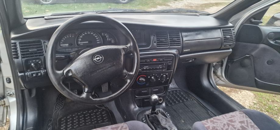 Opel Vectra GL 1,6 i, fotografija 5