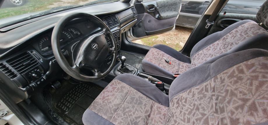 Opel Vectra GL 1,6 i, fotografija 7