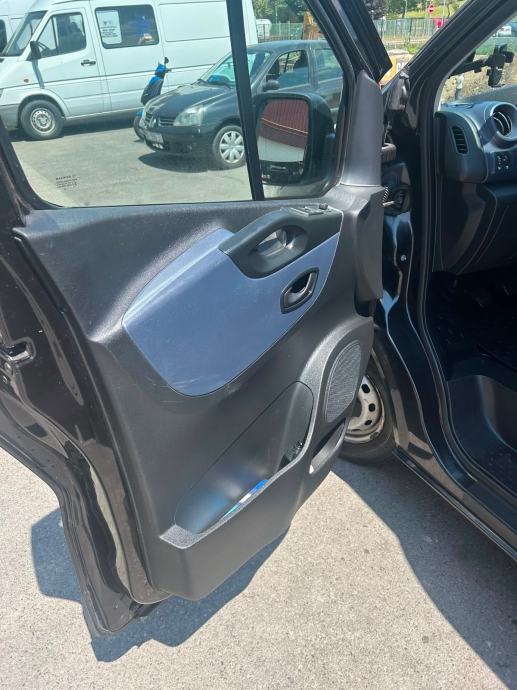 Opel Vivaro 8+1, fotografija 11
