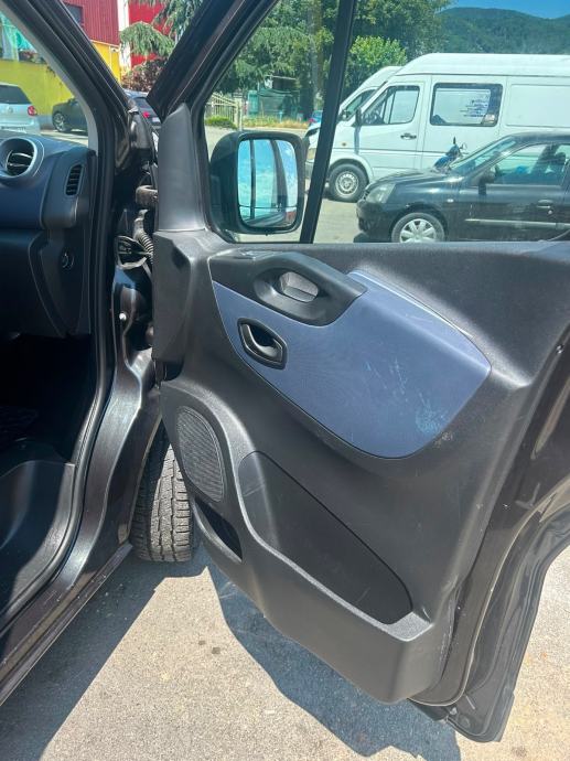 Opel Vivaro 8+1, fotografija 15