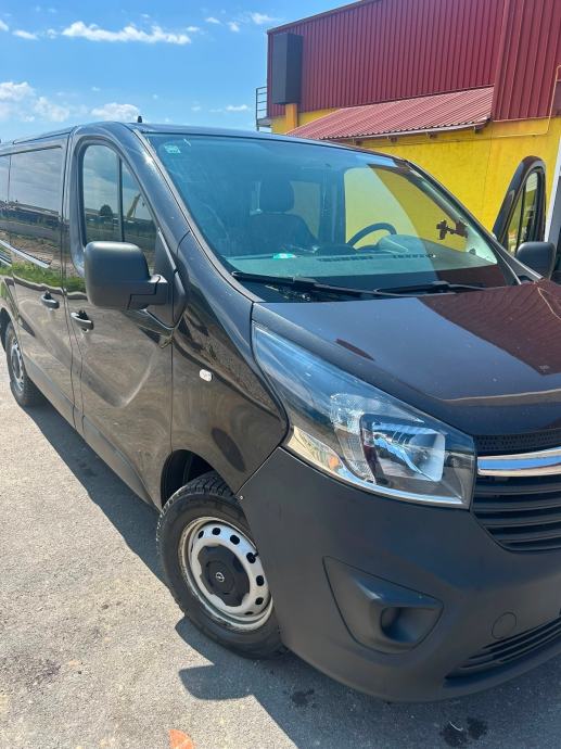 Opel Vivaro 8+1, fotografija 2