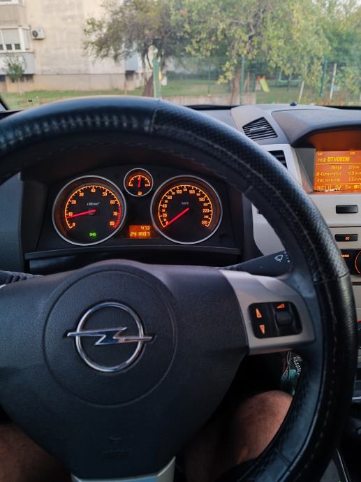 Opel Zafira 1,8 plin, fotografija 6