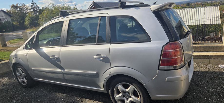 Opel Zafira 1,9 CDTI automatik 7 sjedala uredno odjevljen., fotografija 2