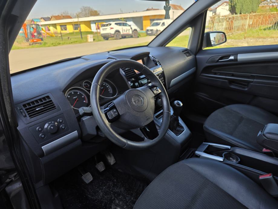 Opel Zafira 1,9 CDTI ----ODLIČNA---7 SJEDALA, fotografija 6