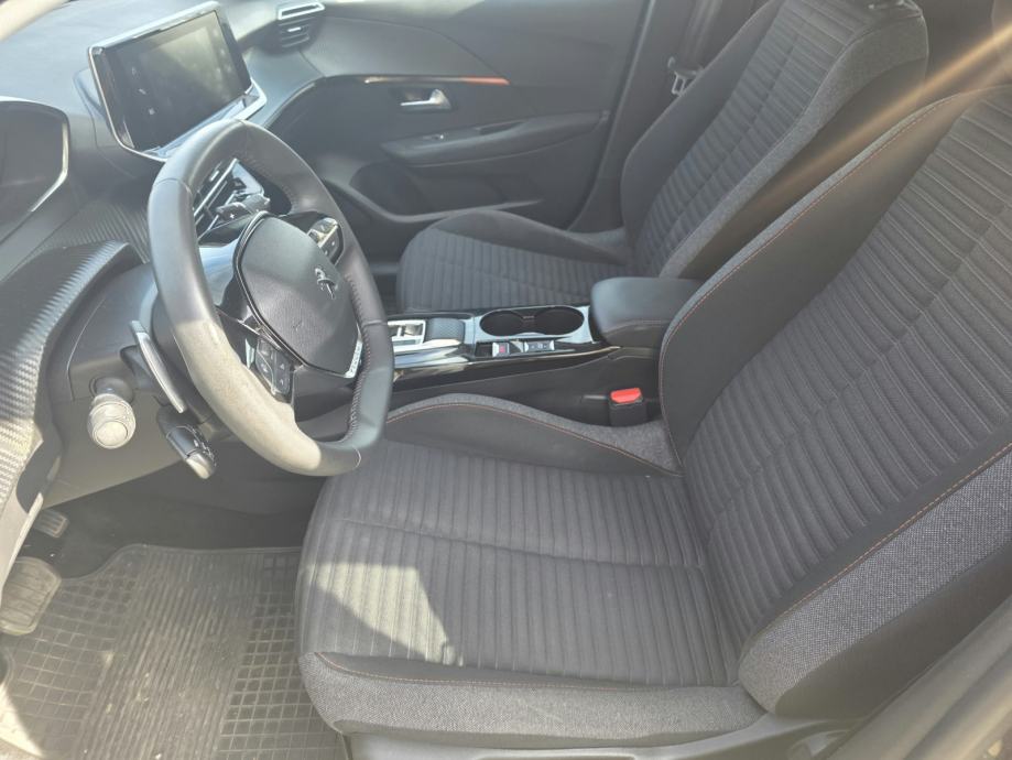Peugeot 208,1.2 PureTech Active Pack Automatik,2022g, 67000 km, fotografija 9
