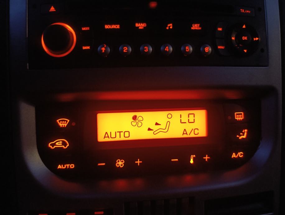 Peugeot 1007 1,6 HDI, fotografija 5