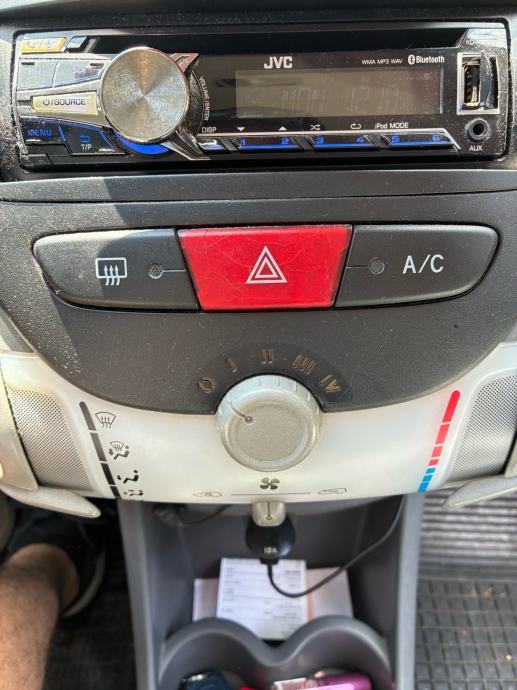 Peugeot 107, 1.0 benzin, 2008., 110.000 km, 5 vrata, reg. do 12.2026., fotografija 8