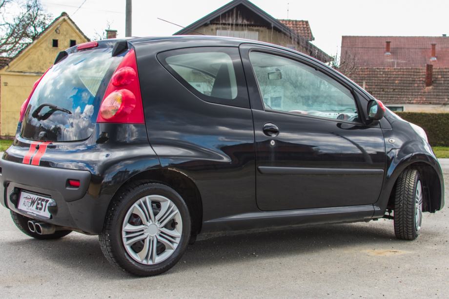 Peugeot 107 1,0 RED STRIPES JEDINSTVEN U HR, 2007 god.