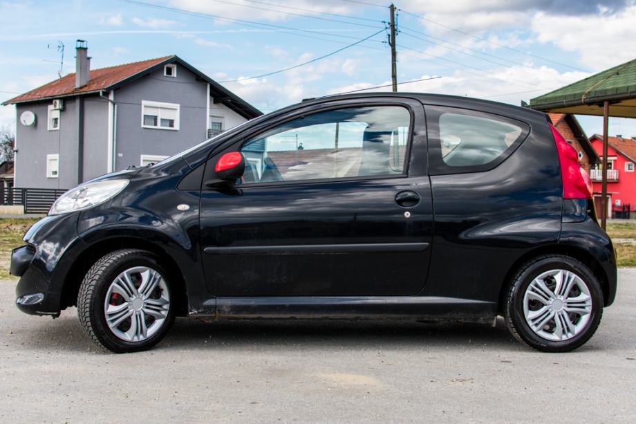 Peugeot 107 1,0 RED STRIPES JEDINSTVEN U HR, 2007 god.