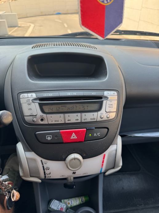 Peugeot 107 1,0, fotografija 9