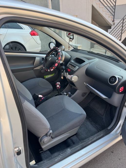 Peugeot 107 1,0, fotografija 6