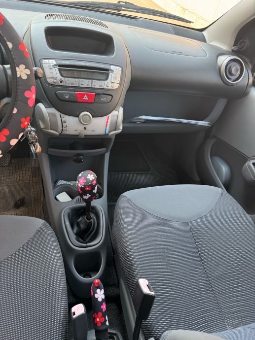Peugeot 107 1,0, fotografija 7