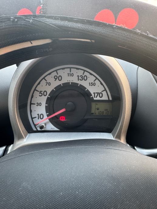 Peugeot 107 1,0, fotografija 8
