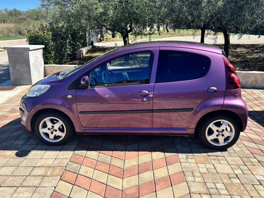 Peugeot 107 SERVISNA!!!REG.GODINU DANA, fotografija 5