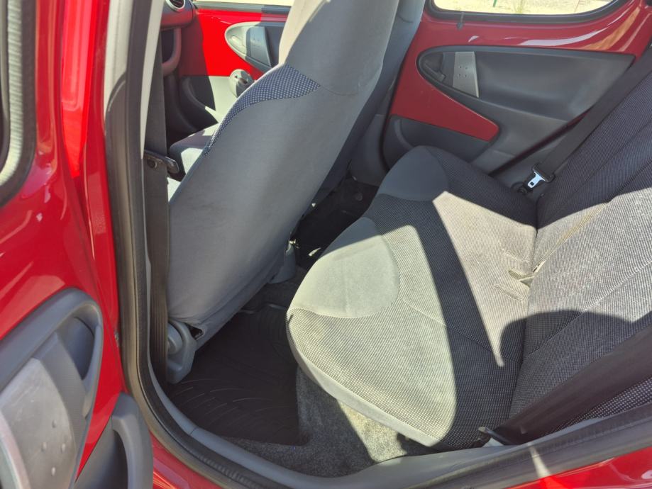 Peugeot 107 1,0, fotografija 8