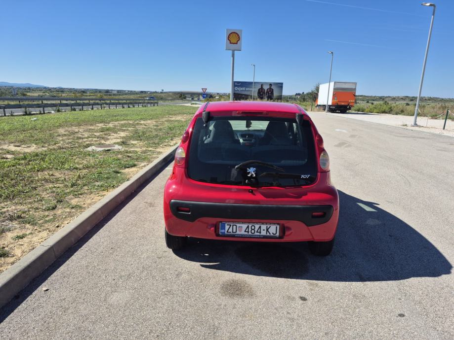 Peugeot 107 1,0, fotografija 2