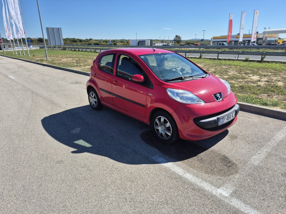 Peugeot 107 1,0, fotografija 3