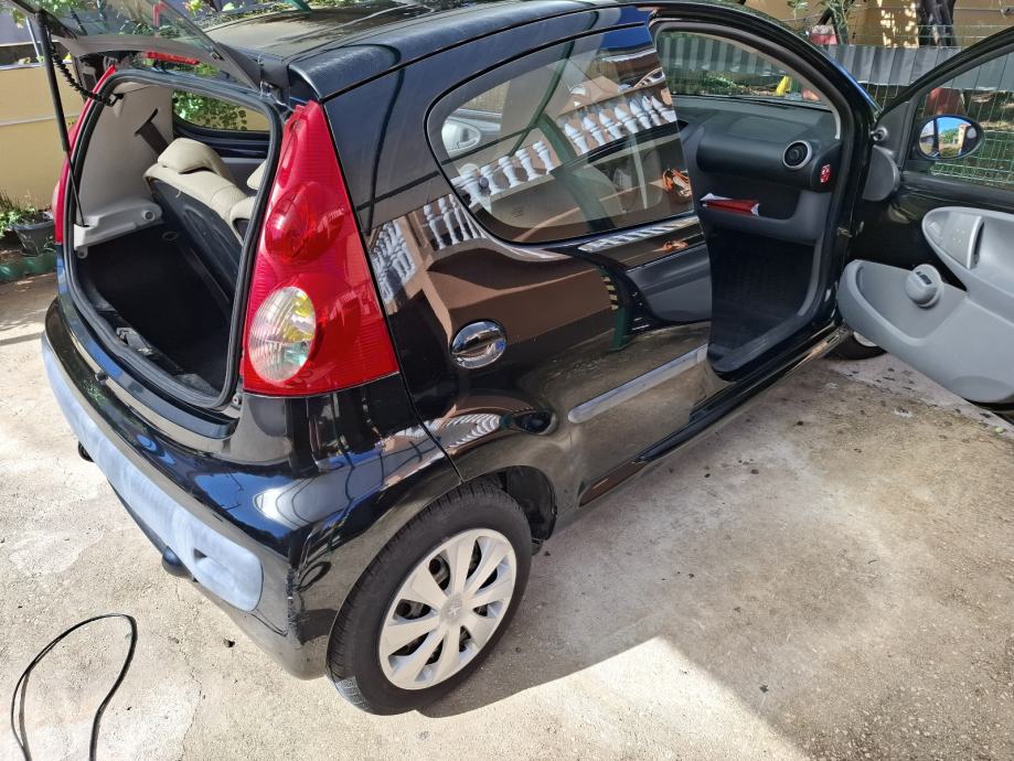 Peugeot 107 1,0 klima, fotografija 8